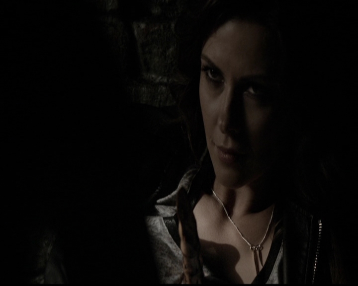 VampireDiariesWorld-dot-org_5x05MontersBall1428.jpg