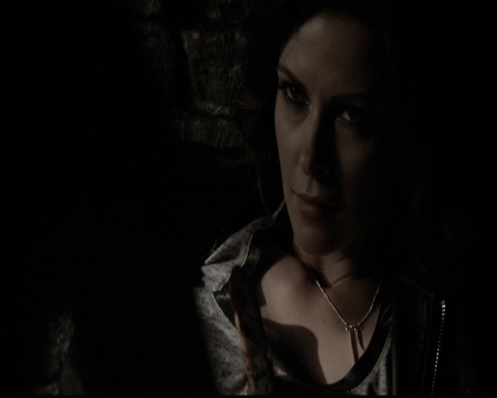 VampireDiariesWorld-dot-org_5x05MontersBall1429.jpg