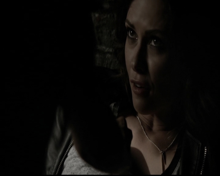 VampireDiariesWorld-dot-org_5x05MontersBall1462.jpg