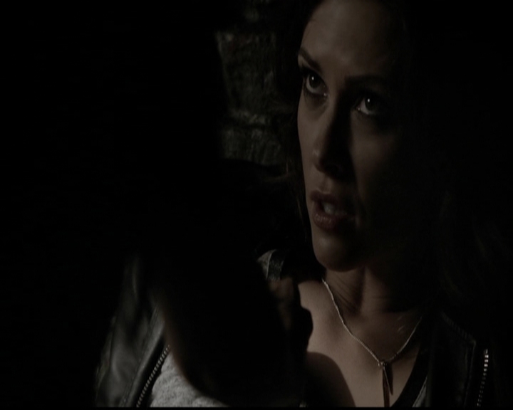 VampireDiariesWorld-dot-org_5x05MontersBall1463.jpg