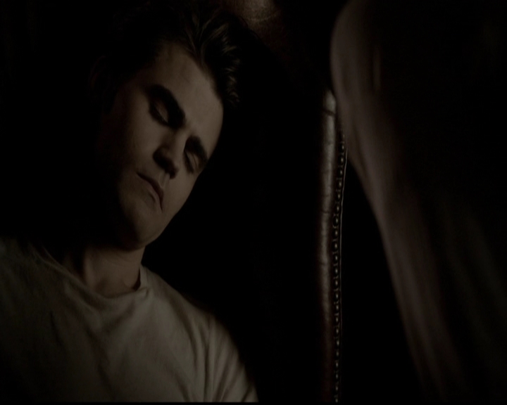 VampireDiariesWorld-dot-org_5x05MontersBall1725.jpg