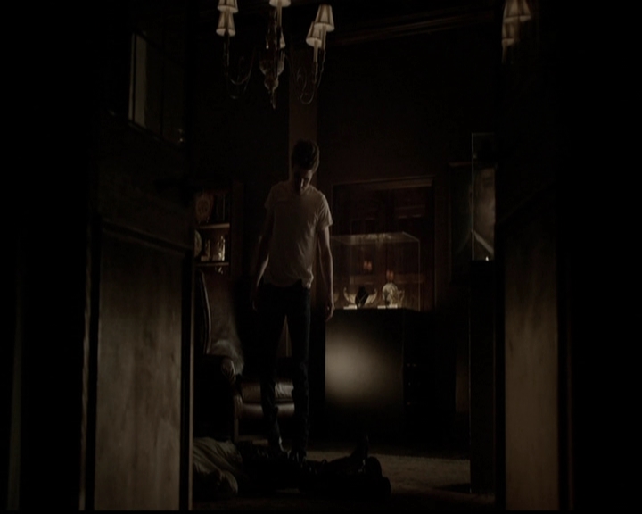 VampireDiariesWorld-dot-org_5x05MontersBall1741.jpg