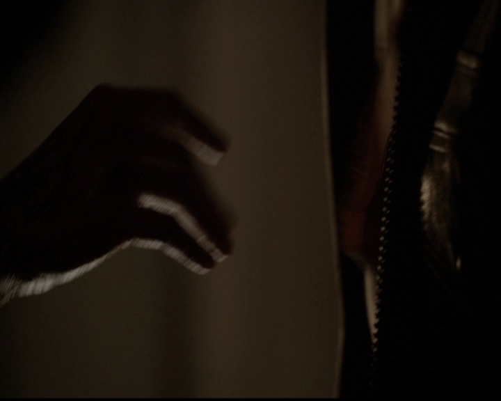 VampireDiariesWorld-dot-org_5x05MontersBall1837.jpg