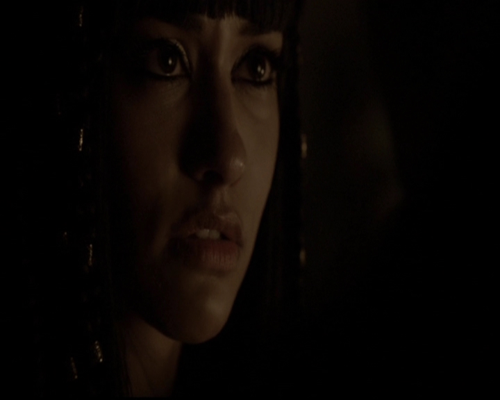 VampireDiariesWorld-dot-org_5x05MontersBall1841.jpg