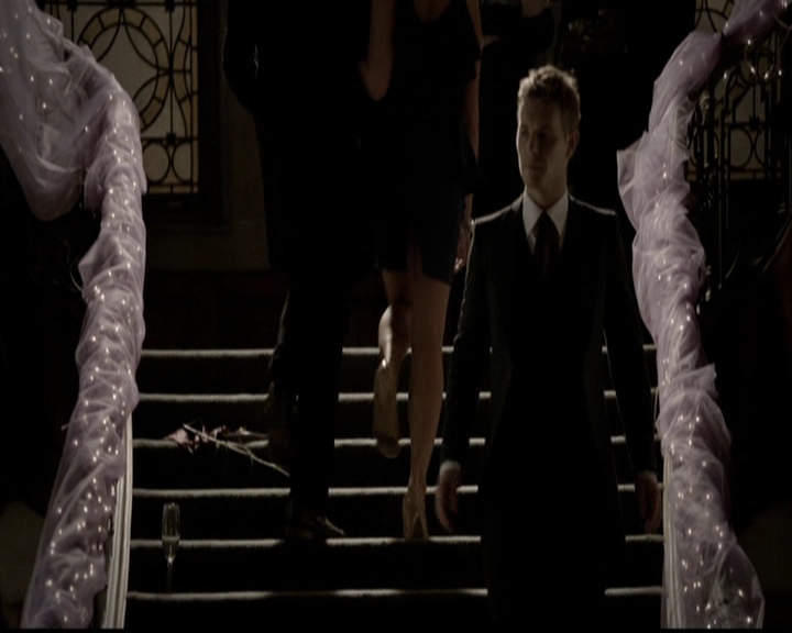 VampireDiariesWorld-dot-org_5x05MontersBall1851.jpg