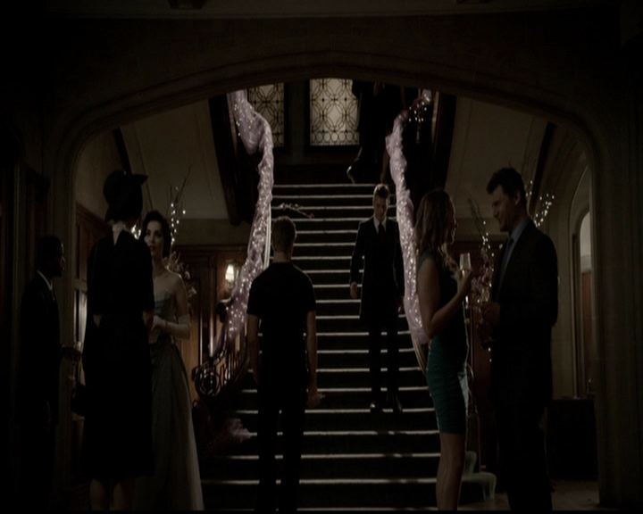 VampireDiariesWorld-dot-org_5x05MontersBall1852.jpg