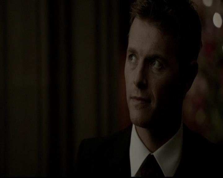 VampireDiariesWorld-dot-org_5x05MontersBall1898.jpg