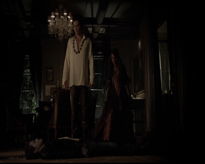 VampireDiariesWorld-dot-org_5x05MontersBall1905.jpg