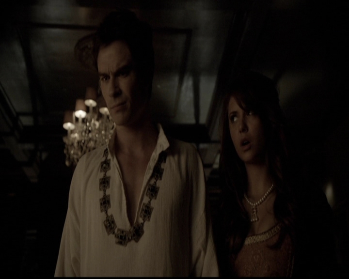 VampireDiariesWorld-dot-org_5x05MontersBall1923.jpg