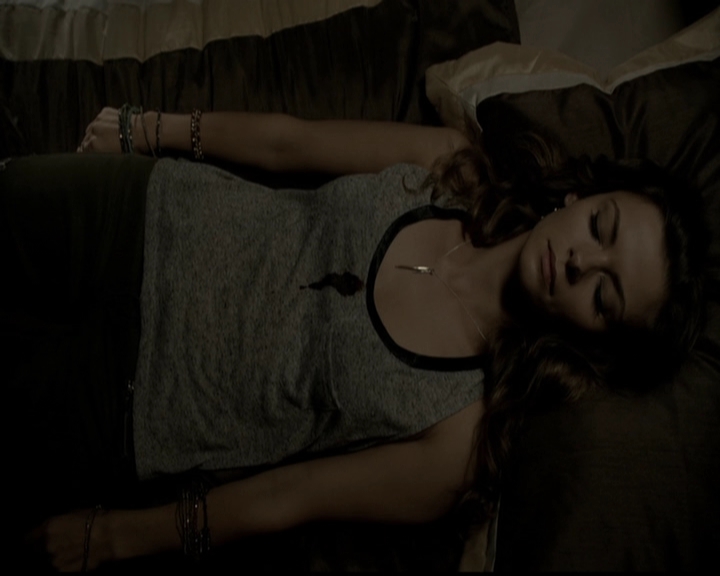 VampireDiariesWorld-dot-org_5x05MontersBall1925.jpg