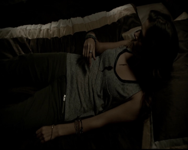 VampireDiariesWorld-dot-org_5x05MontersBall1932.jpg