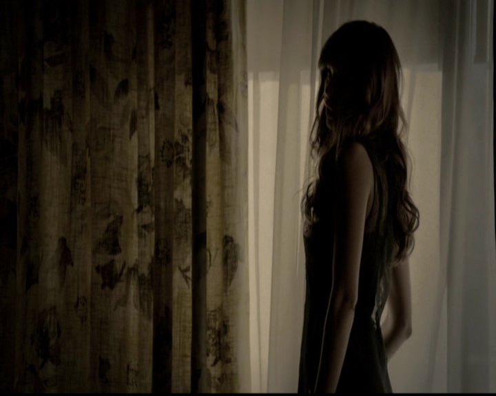 VampireDiariesWorld-dot-org_5x05MontersBall1943.jpg