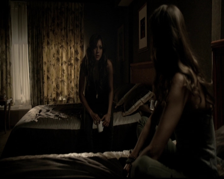 VampireDiariesWorld-dot-org_5x05MontersBall1982.jpg