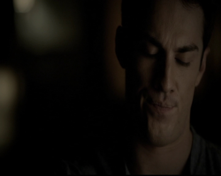 VampireDiariesWorld-dot-org_5x05MontersBall2031.jpg