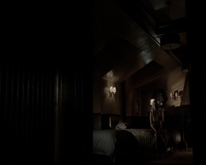 VampireDiariesWorld-dot-org_5x05MontersBall2131.jpg