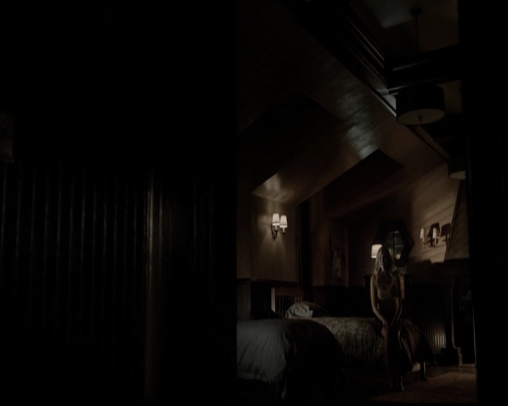 VampireDiariesWorld-dot-org_5x05MontersBall2132.jpg