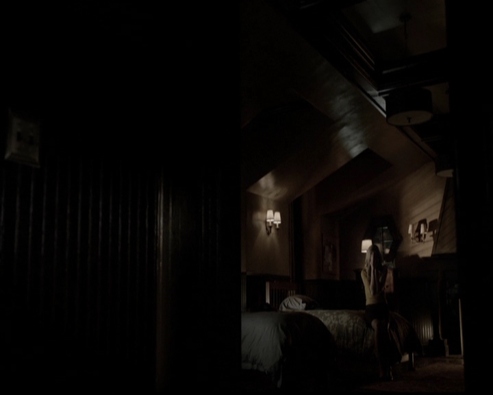 VampireDiariesWorld-dot-org_5x05MontersBall2134.jpg