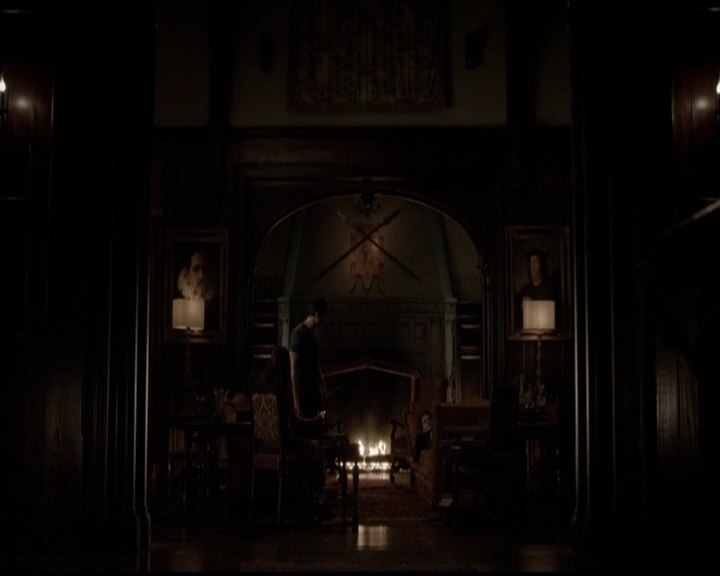 VampireDiariesWorld-dot-org_5x05MontersBall2156.jpg