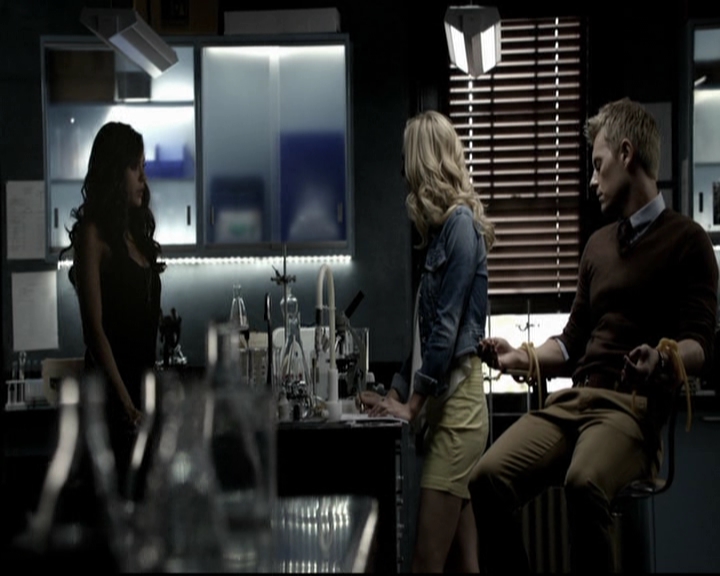 VampireDiariesWorld-dot-org_5x06HandleWithCare0909.jpg