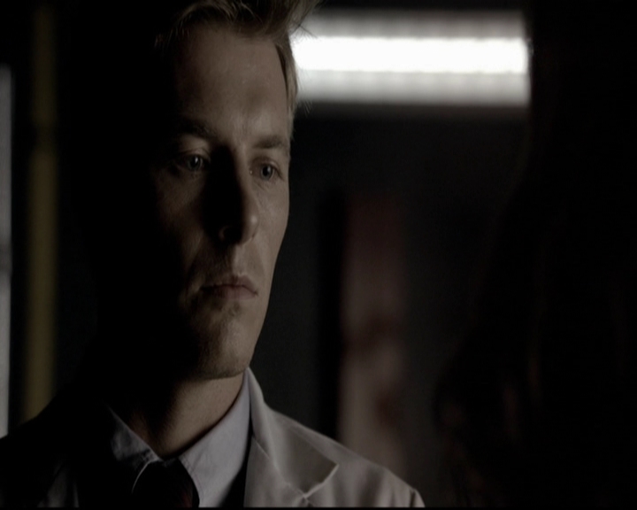 VampireDiariesWorld-dot-org_5x06HandleWithCare1977.jpg