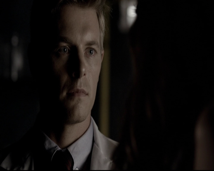 VampireDiariesWorld-dot-org_5x06HandleWithCare1984.jpg