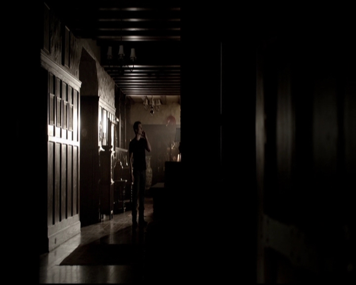 VampireDiariesWorld-dot-org_5x08DeadManOnCampus0375.jpg