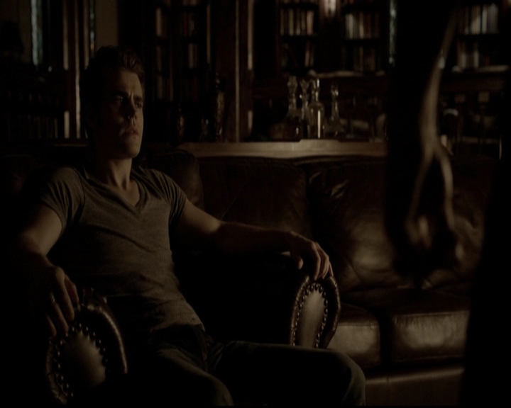 VampireDiariesWorld-dot-org_5x08DeadManOnCampus0442.jpg