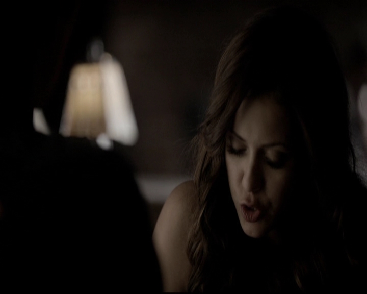 VampireDiariesWorld-dot-org_5x08DeadManOnCampus0513.jpg