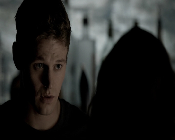 VampireDiariesWorld-dot-org_5x08DeadManOnCampus0540.jpg