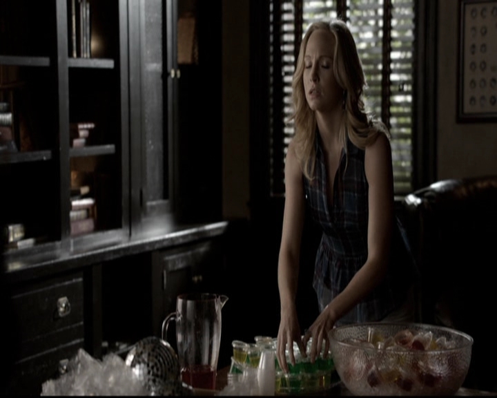 VampireDiariesWorld-dot-org_5x08DeadManOnCampus0551.jpg