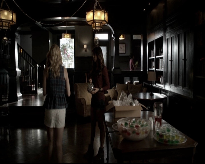 VampireDiariesWorld-dot-org_5x08DeadManOnCampus0585.jpg