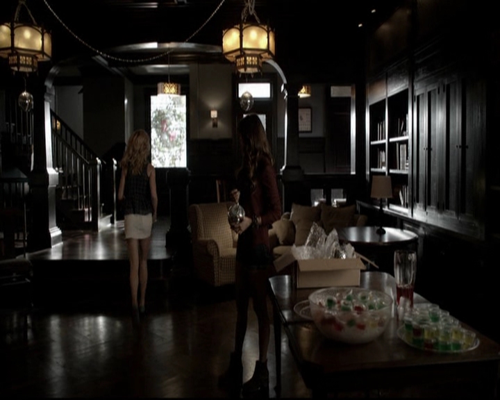 VampireDiariesWorld-dot-org_5x08DeadManOnCampus0586.jpg