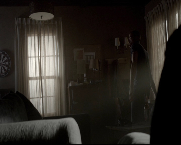 VampireDiariesWorld-dot-org_5x08DeadManOnCampus0589.jpg