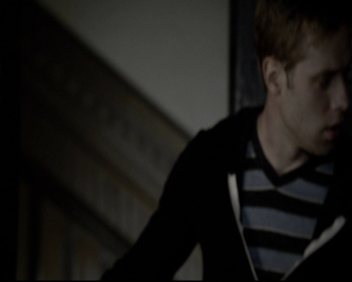 VampireDiariesWorld-dot-org_5x08DeadManOnCampus0594.jpg