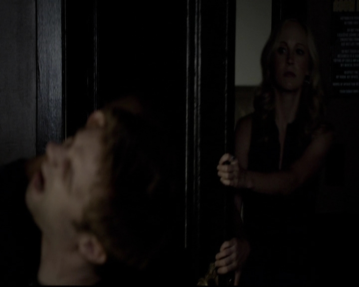 VampireDiariesWorld-dot-org_5x08DeadManOnCampus0610.jpg