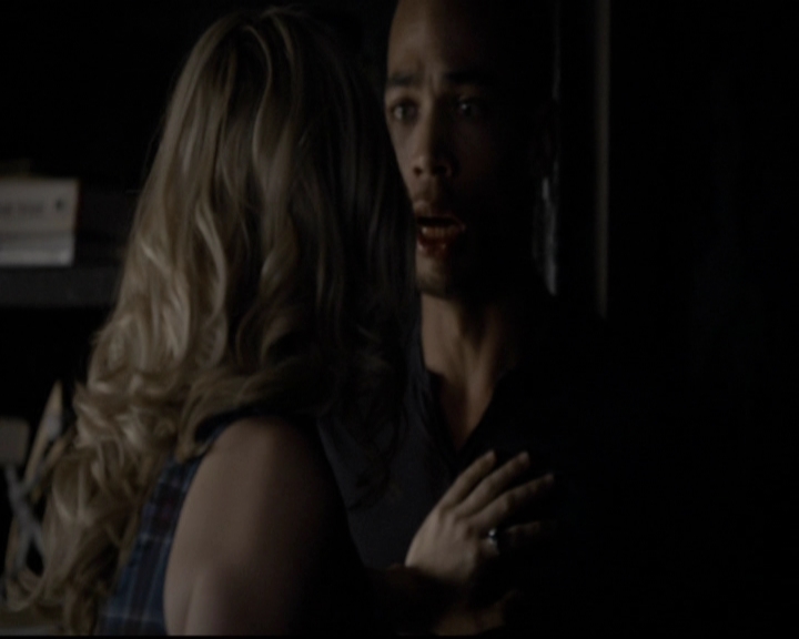 VampireDiariesWorld-dot-org_5x08DeadManOnCampus0618.jpg
