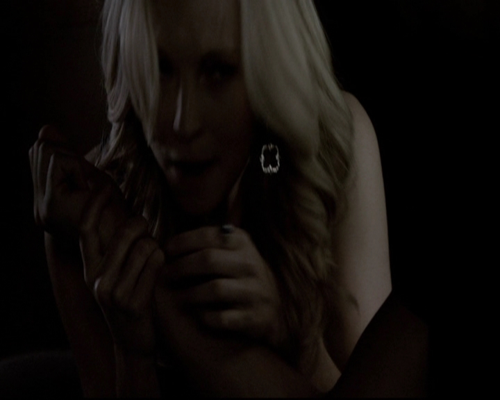 VampireDiariesWorld-dot-org_5x08DeadManOnCampus0700.jpg
