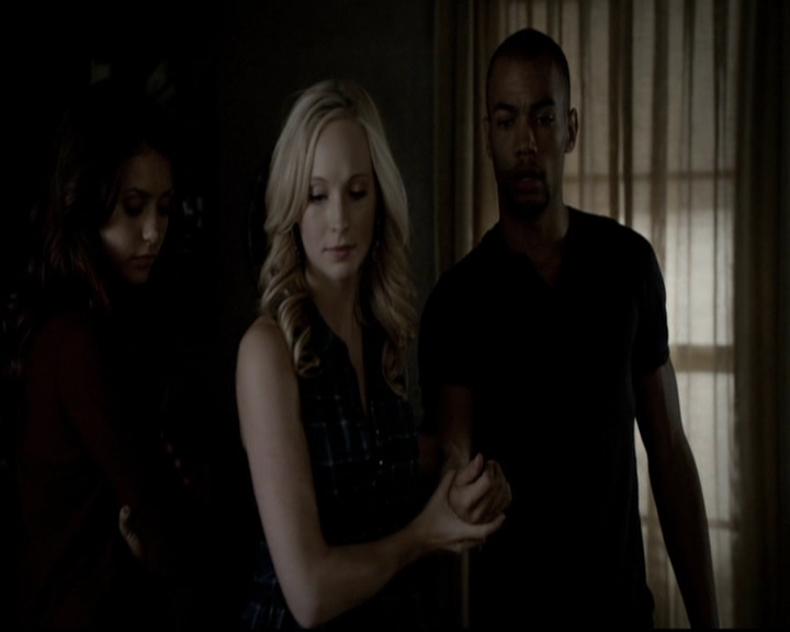 VampireDiariesWorld-dot-org_5x08DeadManOnCampus0705.jpg