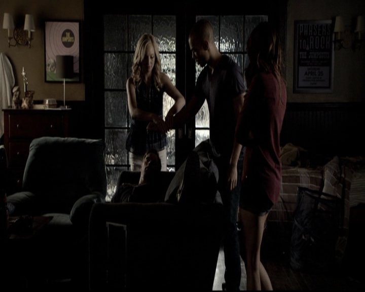 VampireDiariesWorld-dot-org_5x08DeadManOnCampus0707.jpg VampireDiariesWorld-dot-org_5x08DeadManOnCampus0707.jpg