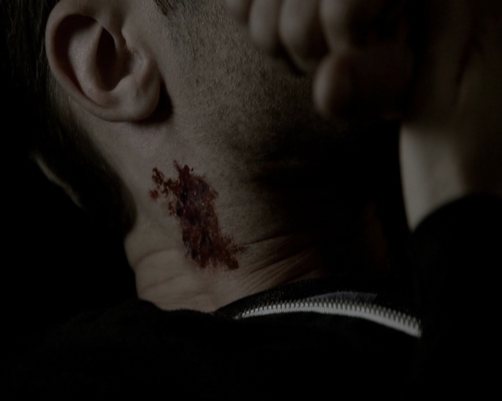 VampireDiariesWorld-dot-org_5x08DeadManOnCampus0718.jpg