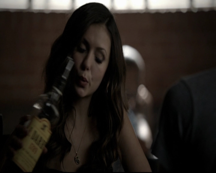 VampireDiariesWorld-dot-org_5x08DeadManOnCampus0750.jpg