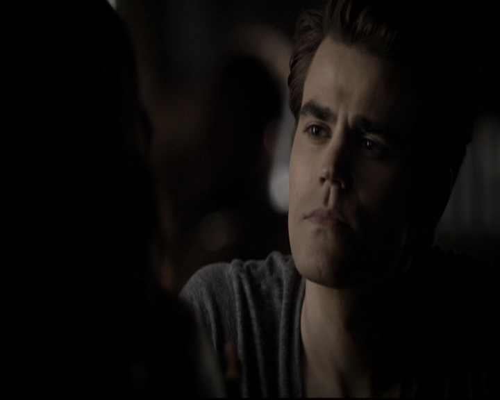 VampireDiariesWorld-dot-org_5x08DeadManOnCampus0820.jpg