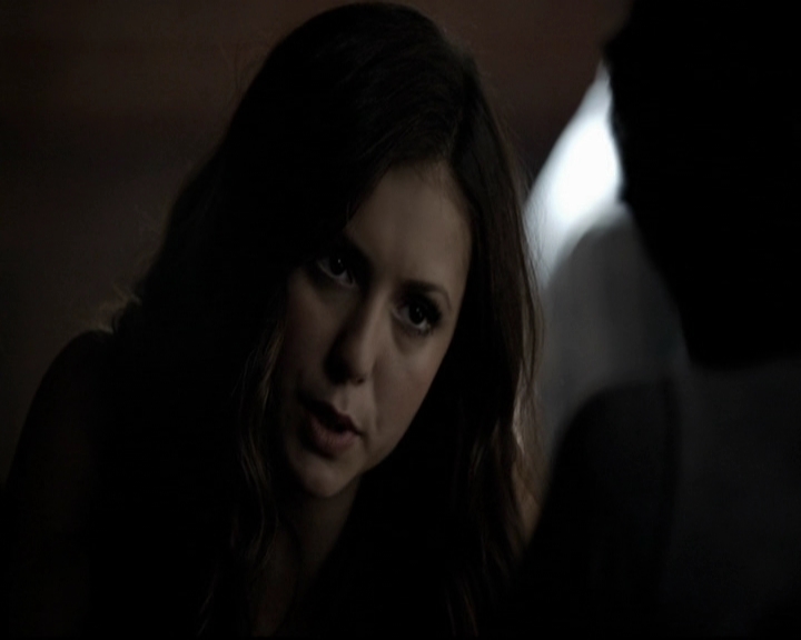 VampireDiariesWorld-dot-org_5x08DeadManOnCampus0824.jpg
