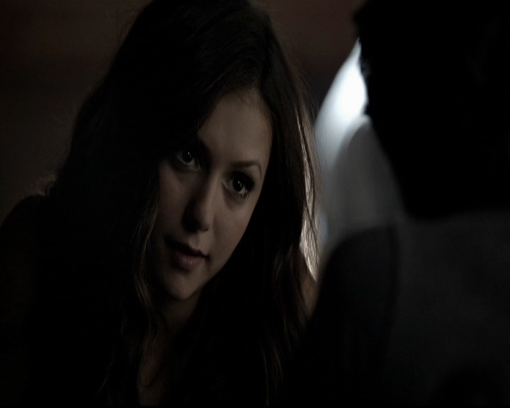 VampireDiariesWorld-dot-org_5x08DeadManOnCampus0826.jpg