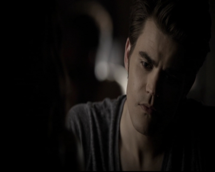 VampireDiariesWorld-dot-org_5x08DeadManOnCampus0827.jpg