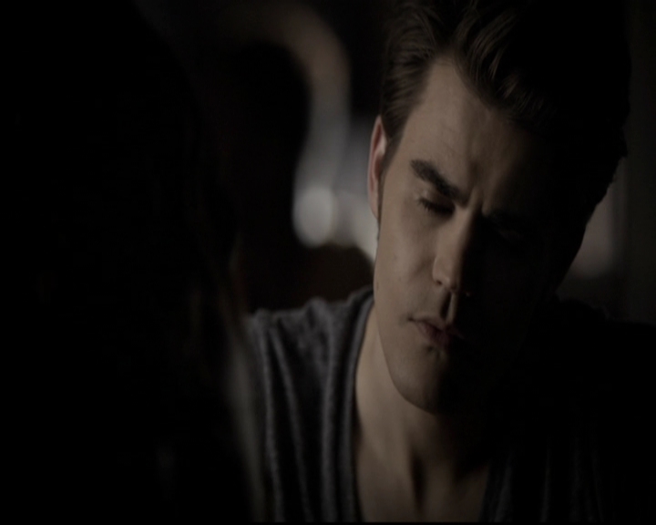 VampireDiariesWorld-dot-org_5x08DeadManOnCampus0829.jpg