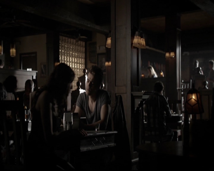 VampireDiariesWorld-dot-org_5x08DeadManOnCampus0852.jpg