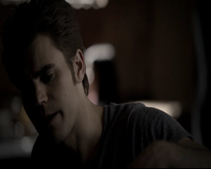 VampireDiariesWorld-dot-org_5x08DeadManOnCampus0855.jpg