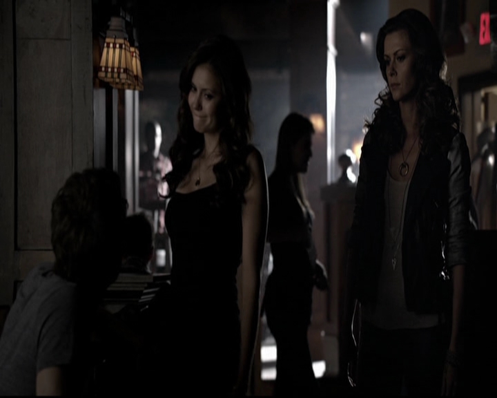 VampireDiariesWorld-dot-org_5x08DeadManOnCampus0863.jpg