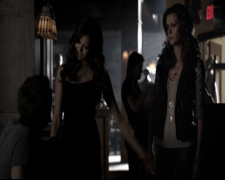 VampireDiariesWorld-dot-org_5x08DeadManOnCampus0864.jpg